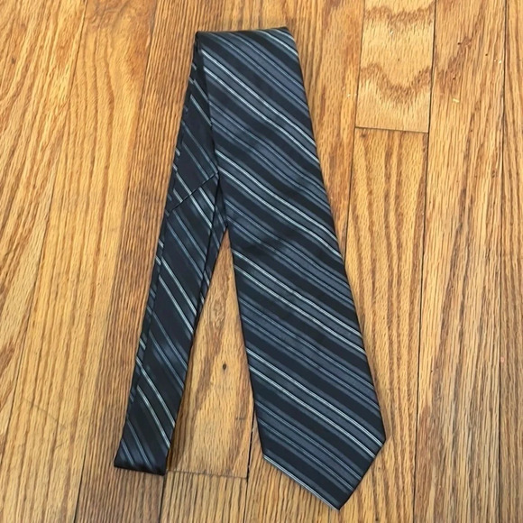 DKNY 100% Silk Diagonal Stripe Necktie Black Silver Grey - Picture 1 of 4